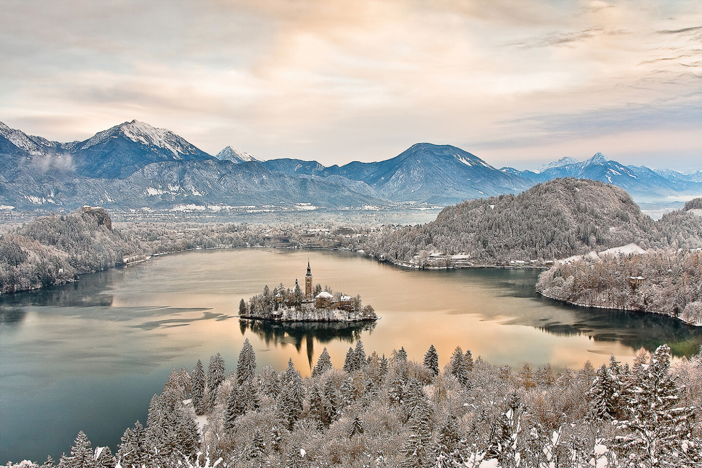 Bled-Slovenia-Winter-morning-©Franci-Ferjan-www.slovenia.info-F000786-EXPIRES-07.07.2026