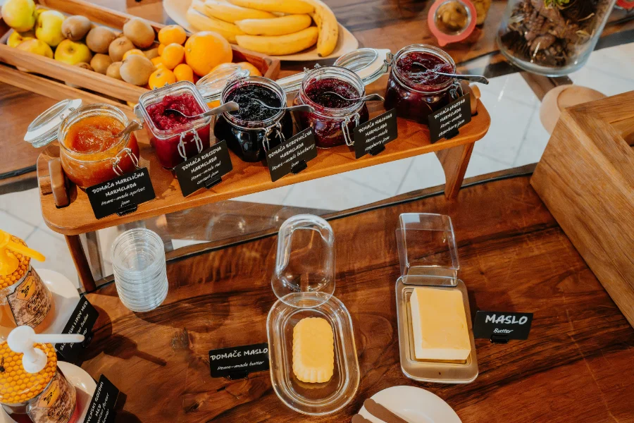 3-ZAMENJAVA-DINE-Organic-breakfast-DSC05833-Enhanced-NR